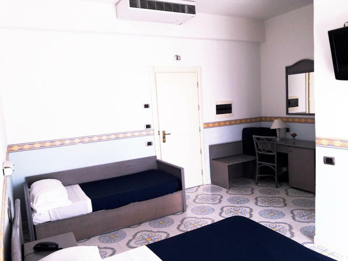 Hotel Stella Maris Казаль-Велино Номер фото